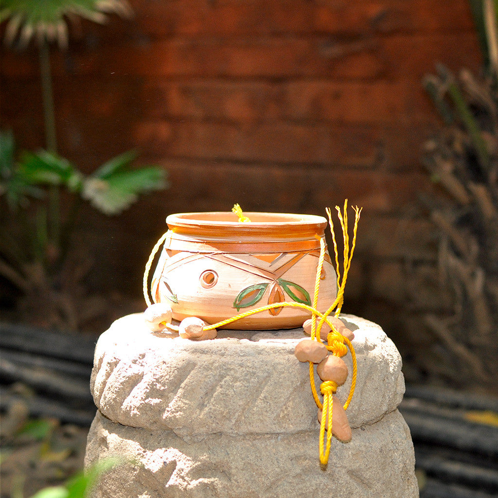 Close view of Hanging Clay Pot - myBageecha