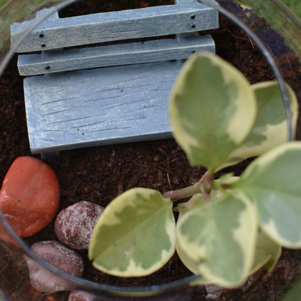 Resin bench décor accessory