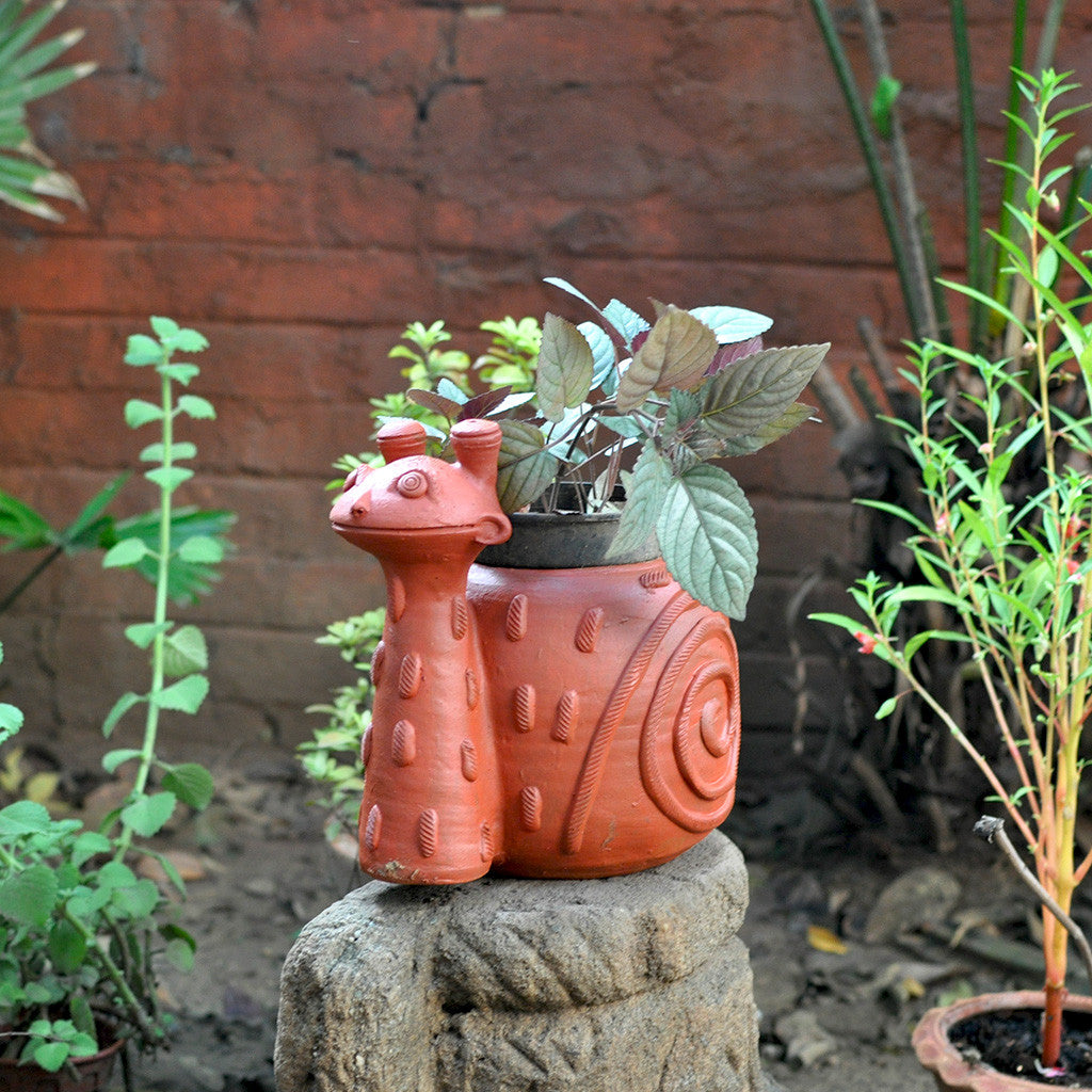 Terracotta Snail Brown Planter front view – myBageecha