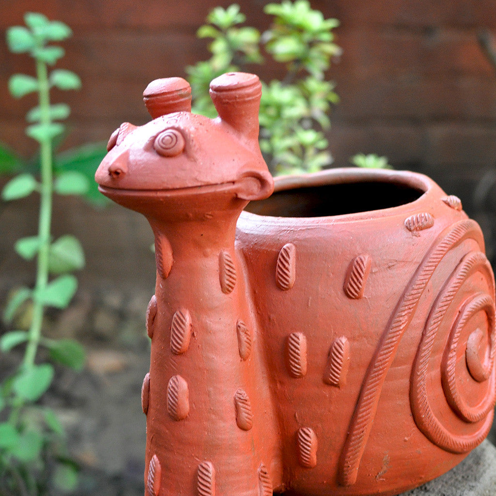 Side view of Snail Planter - myBageecha