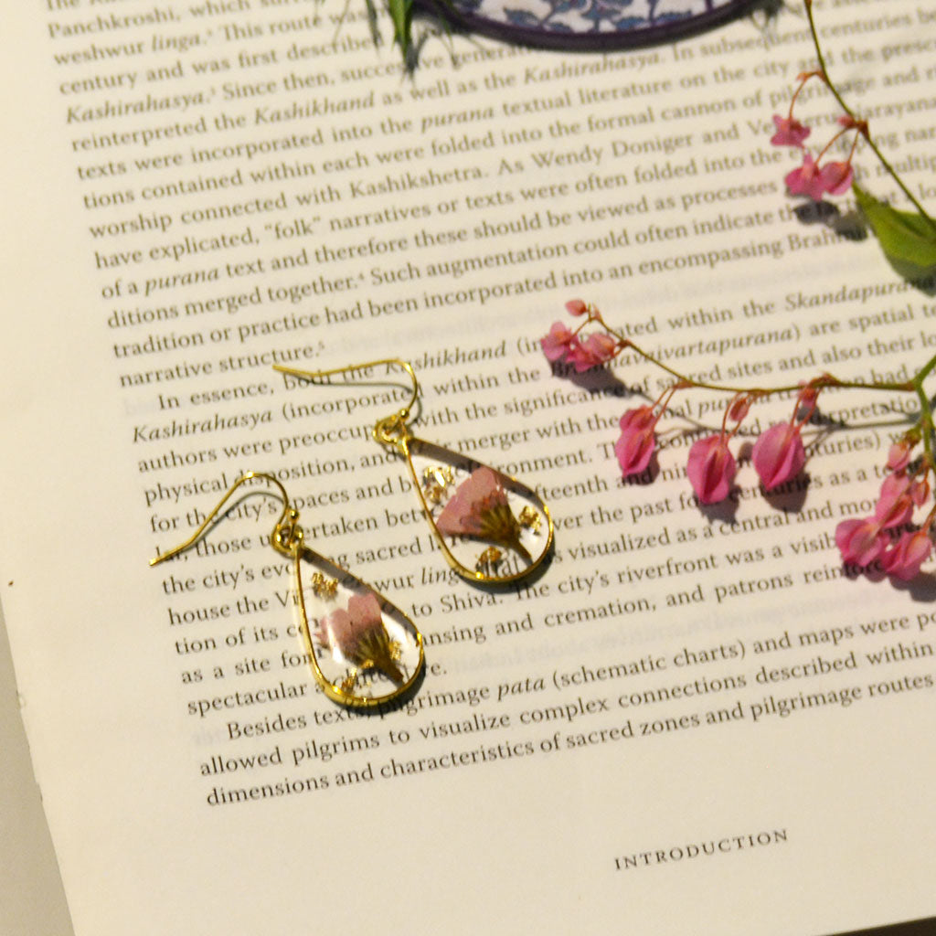 Tippy Toe Real Dried Flower Earrings - myBageecha
