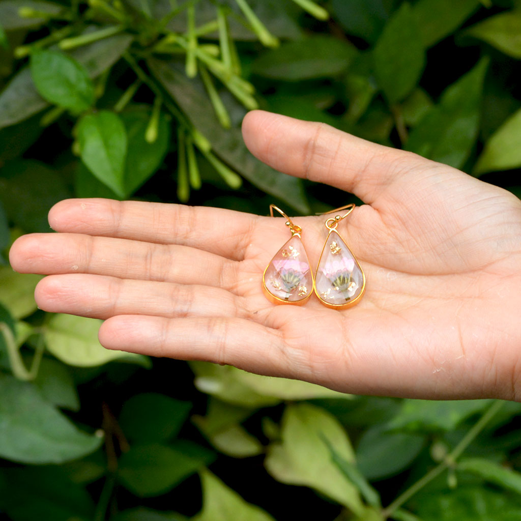 Tippy Toe Real Dried Flower Earrings - myBageecha