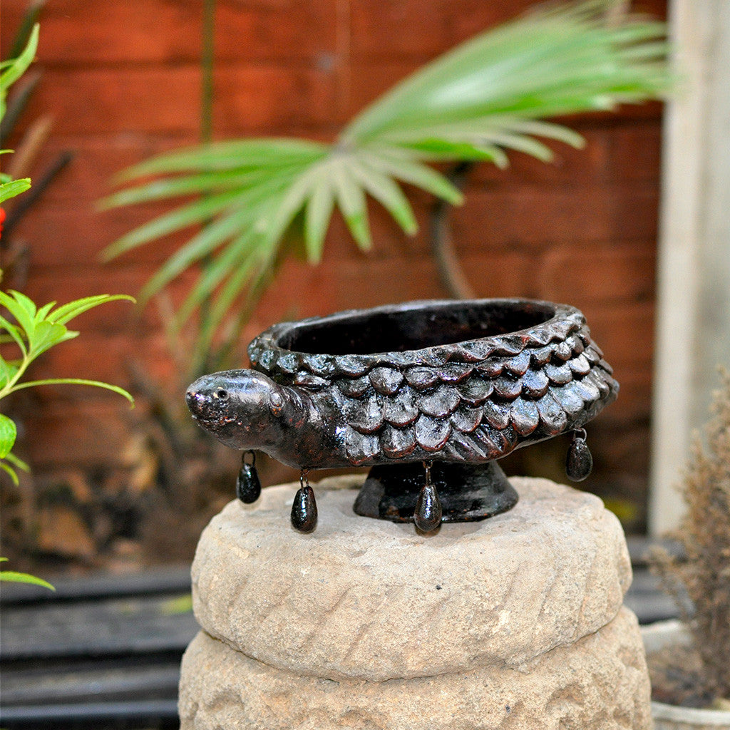 Terracotta Brown Tortoise Planter front view – myBageecha