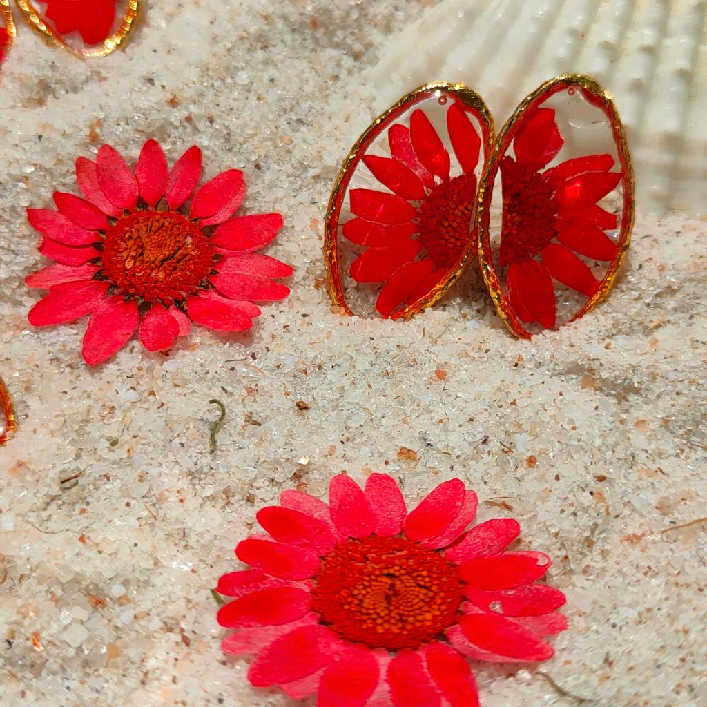 Tamed Flames Stud Real Dried Flower Earrings - myBageecha