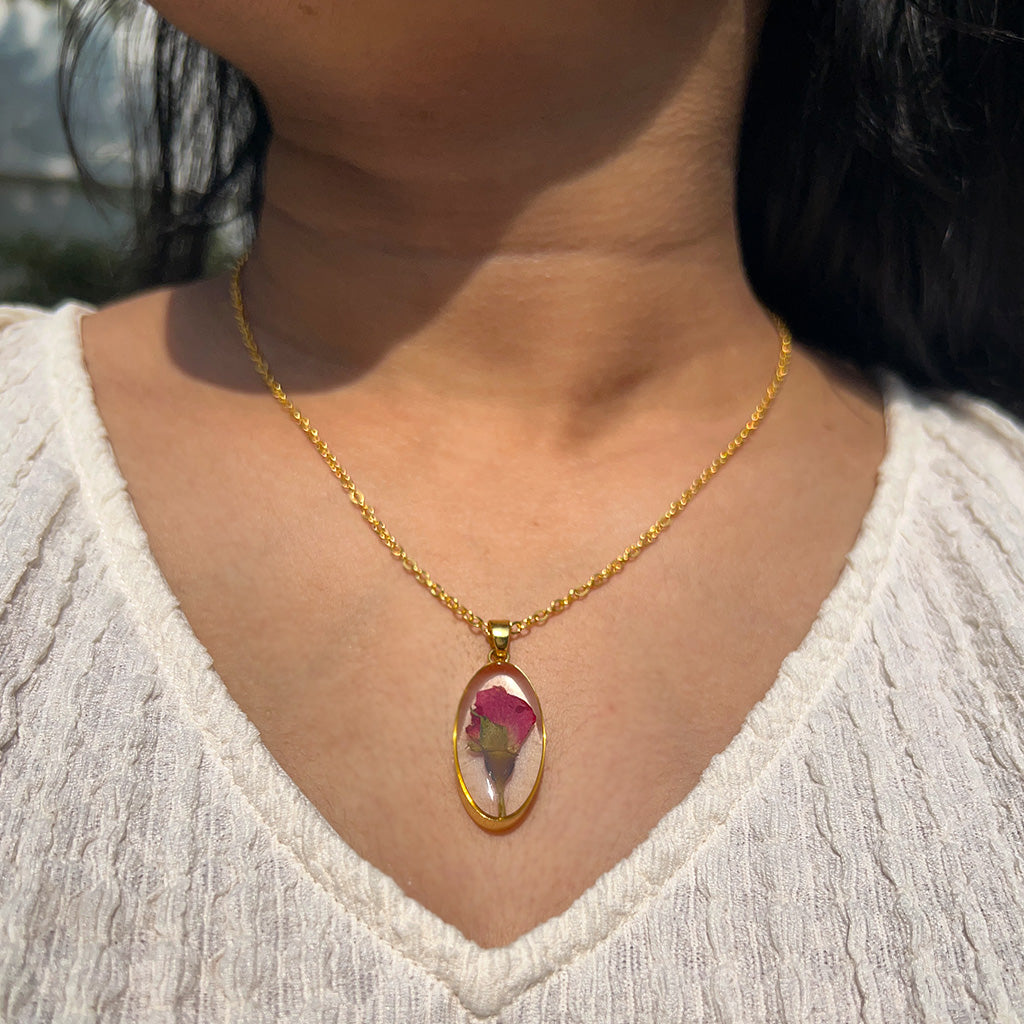 A Delicate Rosette Real Dried Flower Necklace