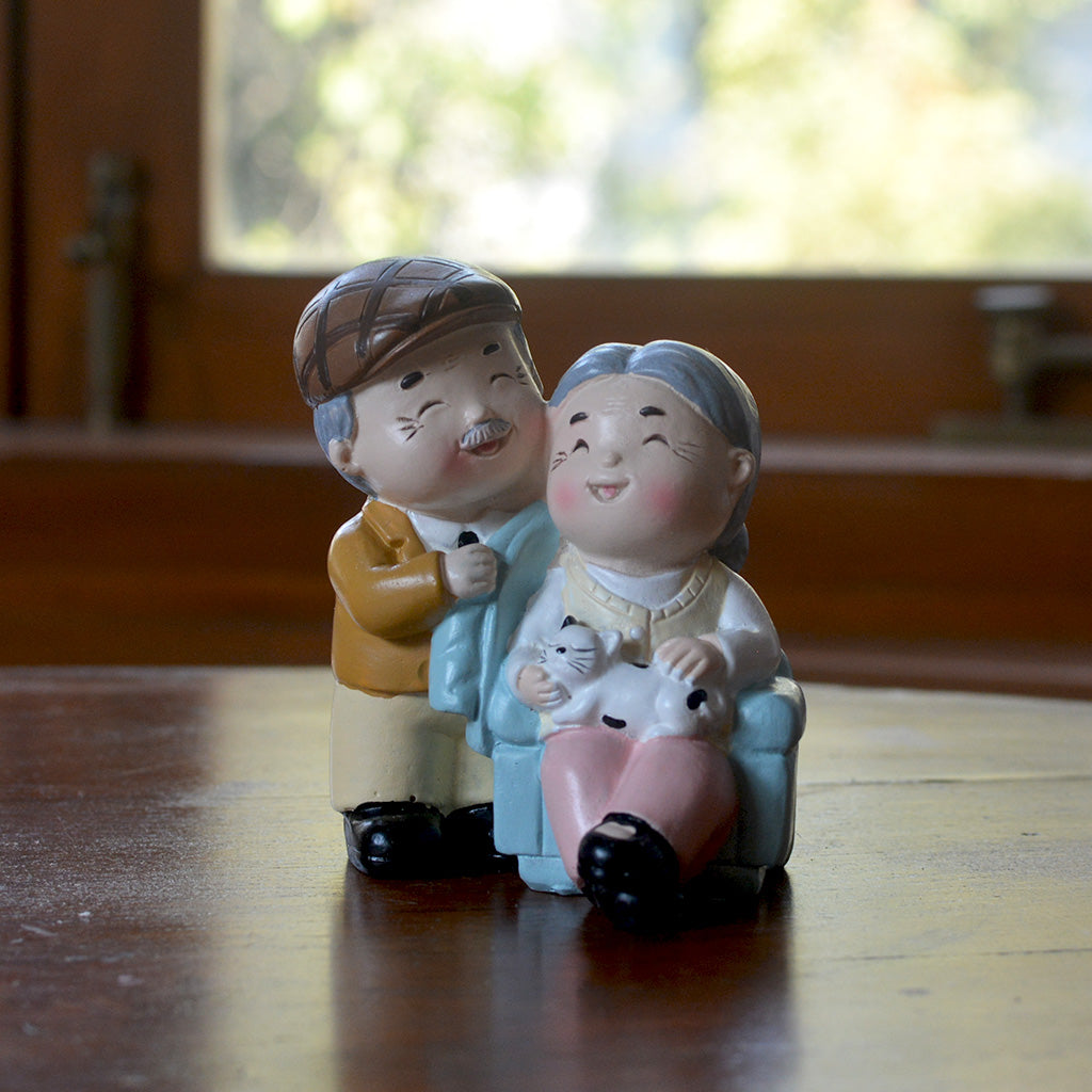 Miniature Old Couple with Cat Decor