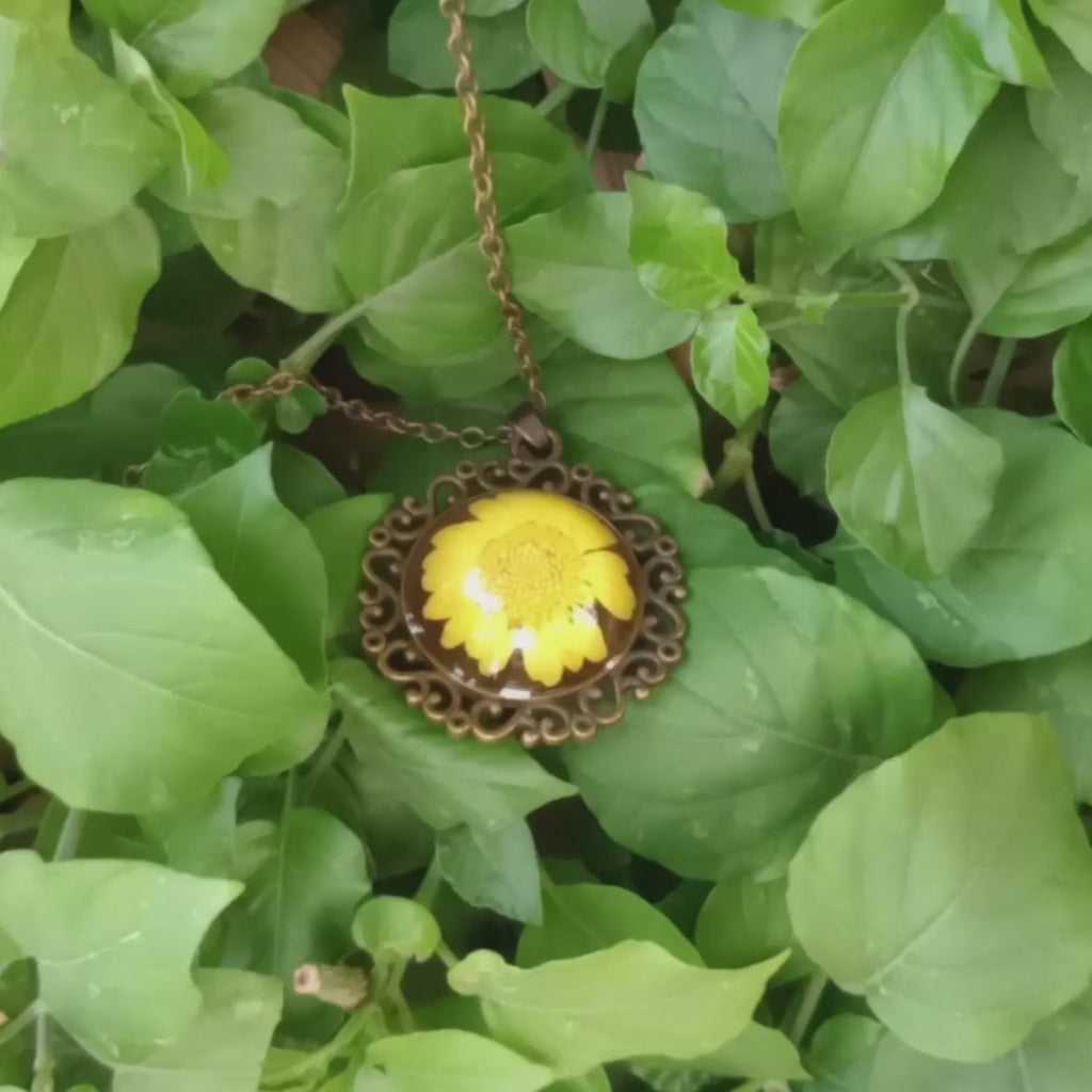 Runic Souvenir Real Dried Flower Necklace