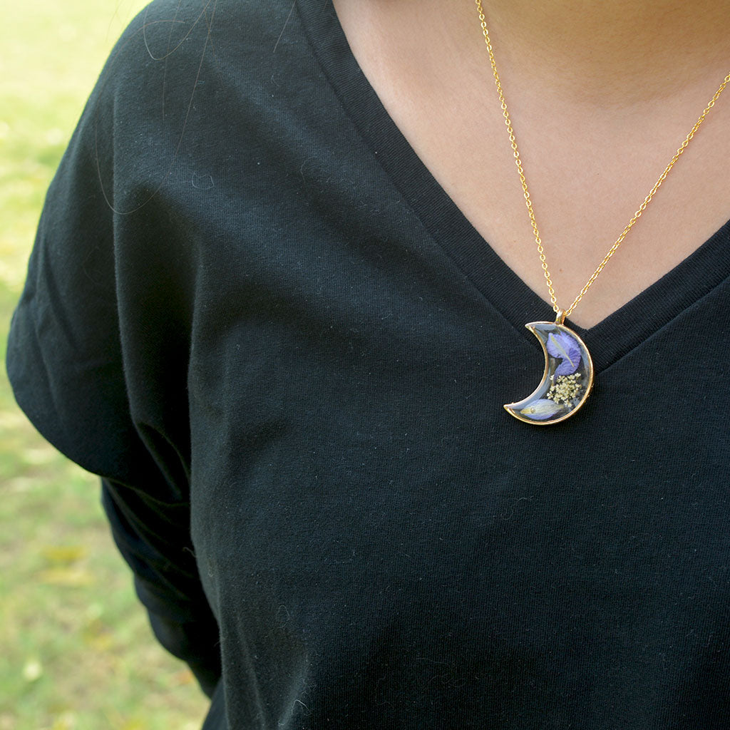 Wish Me a Moon Real Dried Flower Necklace - myBageecha