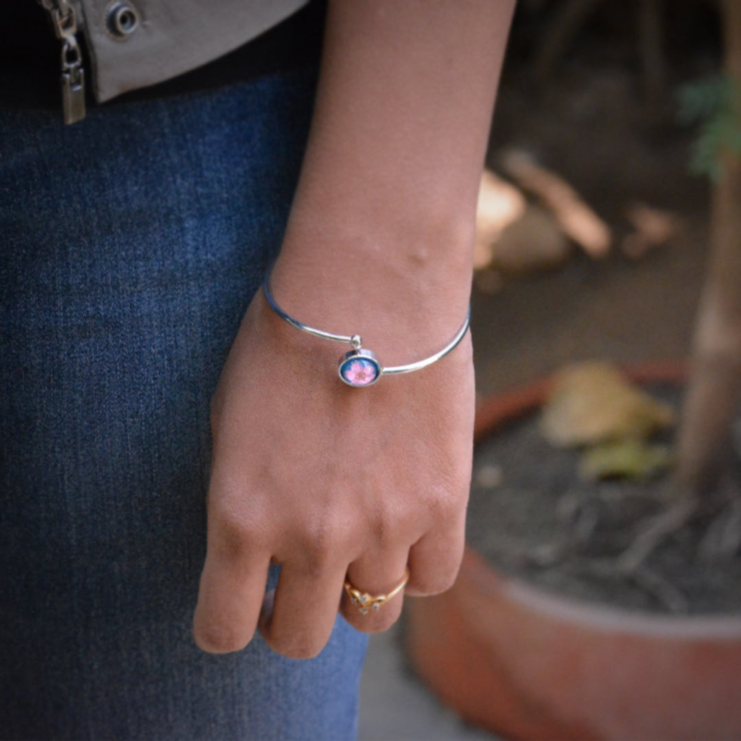Buy Women's Terrarium Bracelet, Real Flowers, Mini Sunflower. Resin  Pendant, Adjustable Steel Chain, One Size. Resin Flower Jewelry Online in  India - Etsy