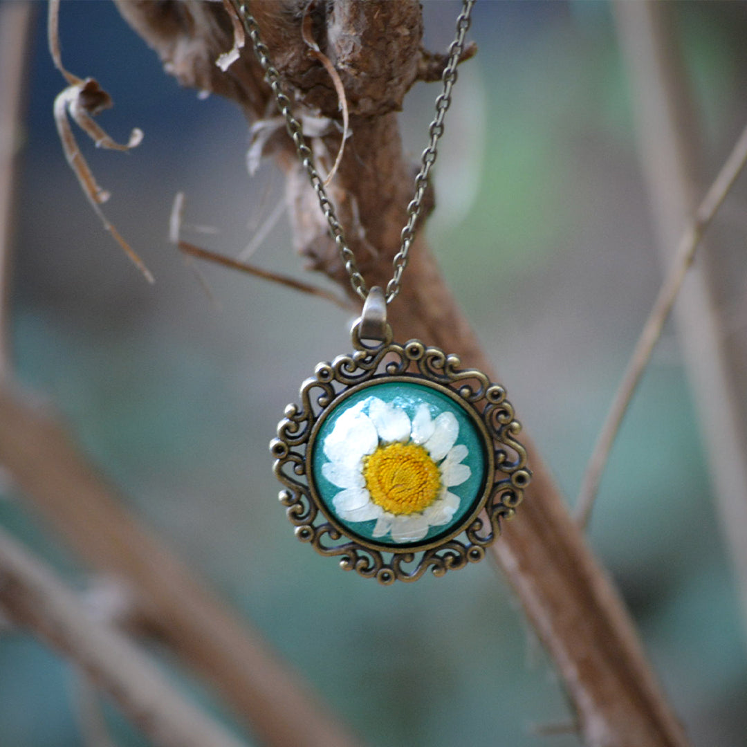 Frosted Daisy Real Dried Flower Necklace - myBageecha