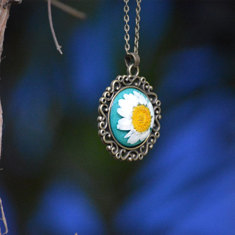 Frosted Daisy Necklace