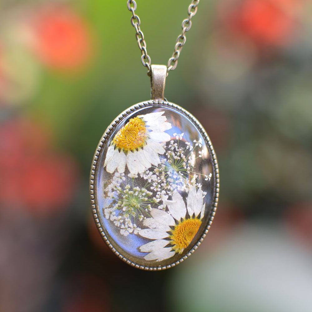 Amethyst Allure Real Dried Flower Necklace – Graceful Botanical Pendant