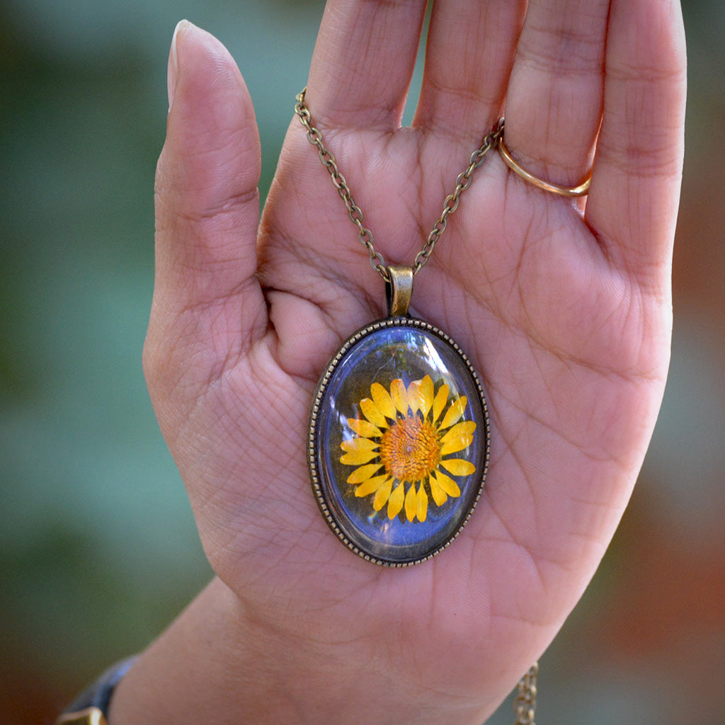 Radiant Diurnal Real Dried Flower Necklace - myBageecha