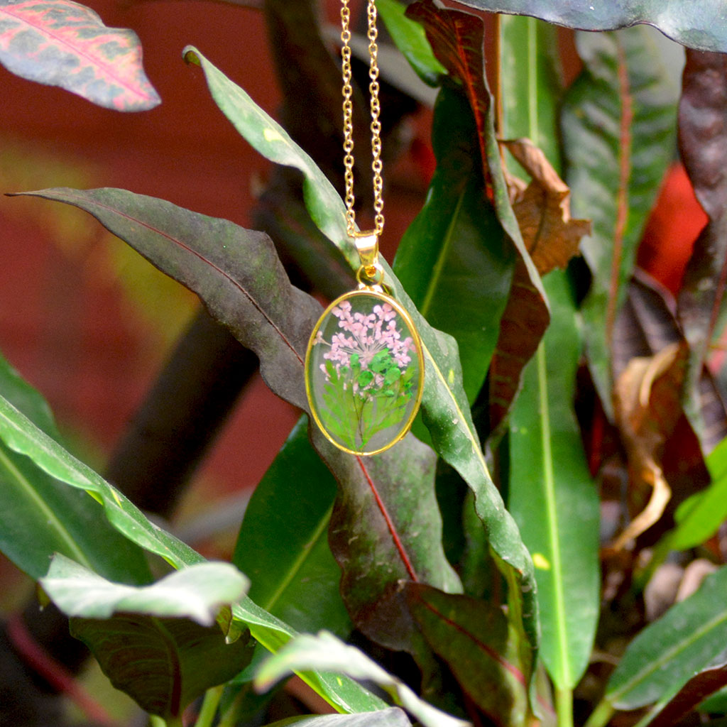 Resplendent Radiance Real Dried Flower Necklace - myBageecha