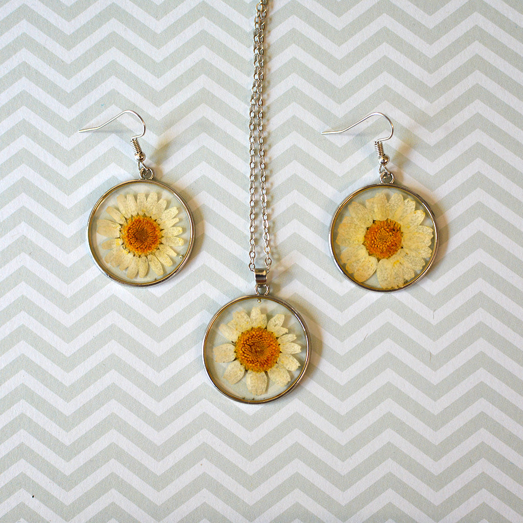 Retro Classic Necklace Real Dried Flower Earring Set - myBageecha