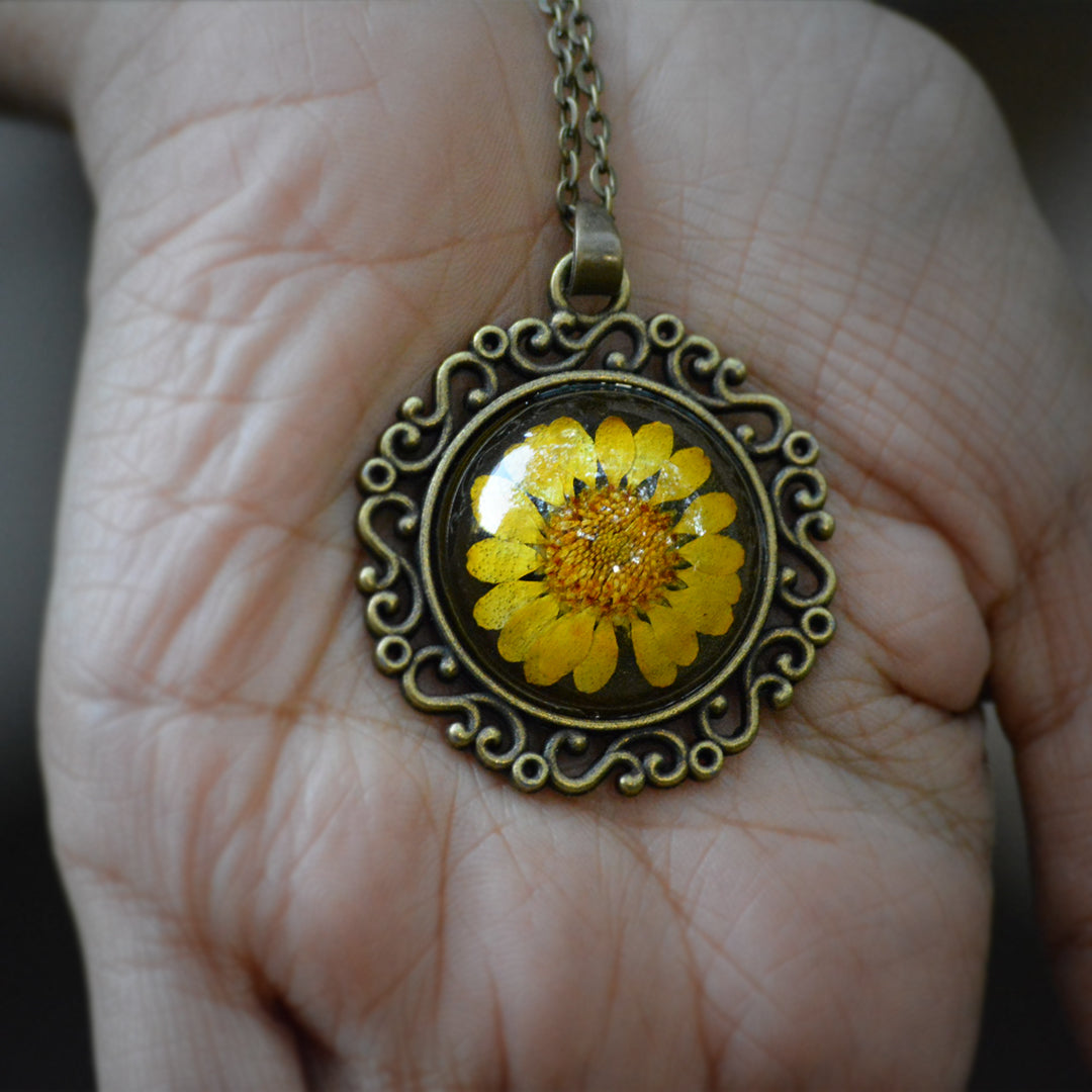 Runic Souvenir Real Dried Flower Necklace - myBageecha