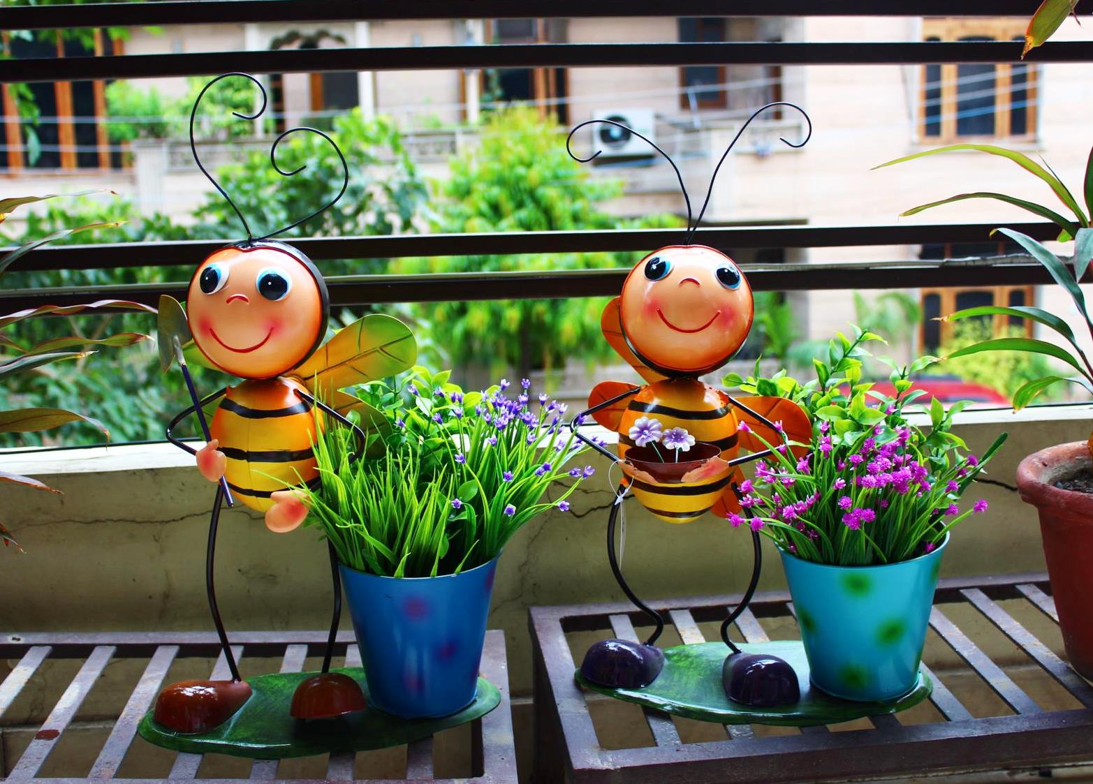 Set Of Two Bees Garden Pots - myBageecha
